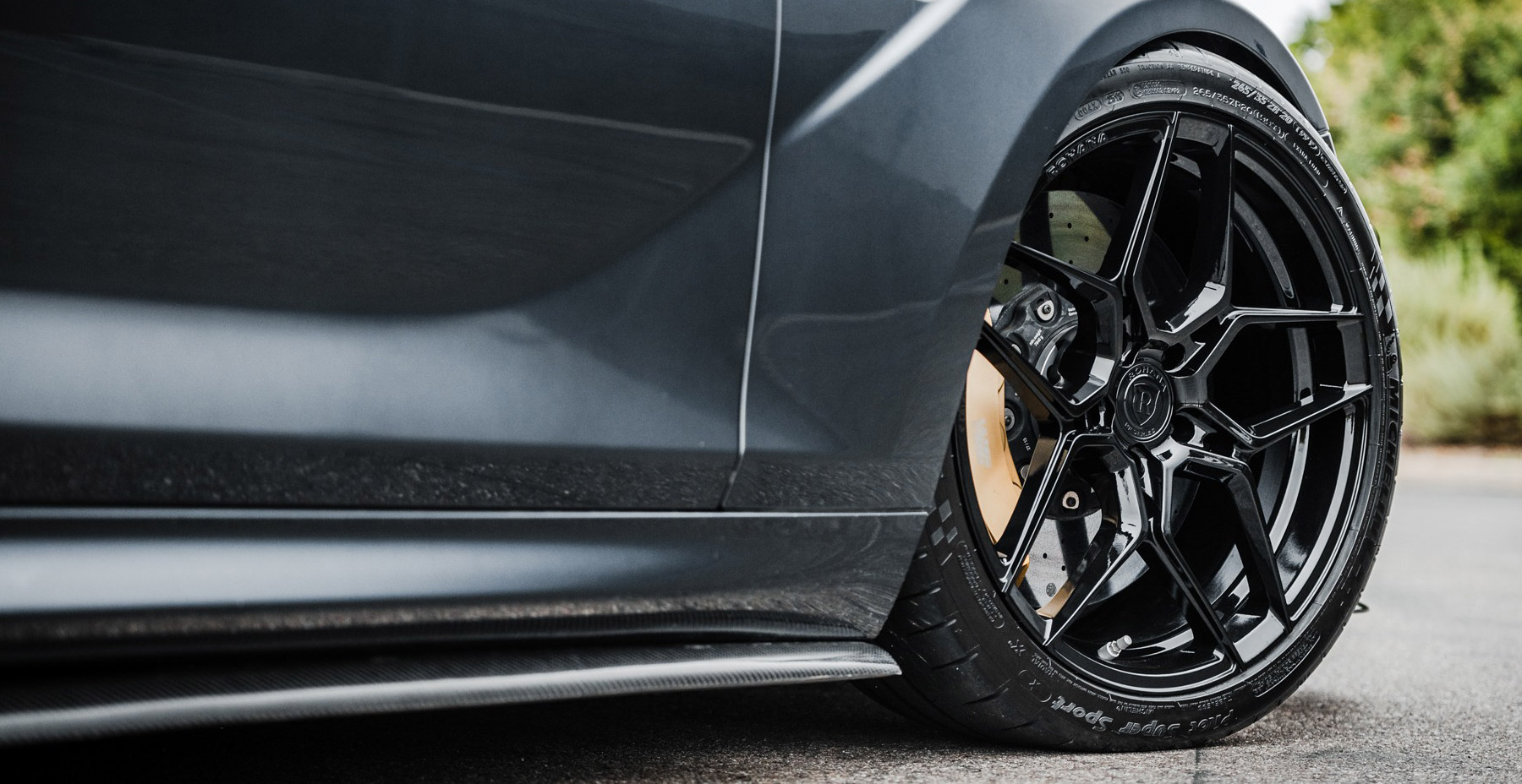 Black BMW M6 x Rohana RFX11 Wheels (Finished in Gloss Black)