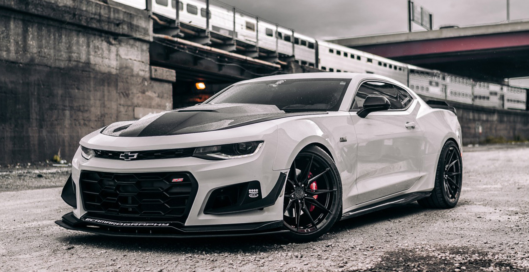 White Chevrolet Camaro x Rohana RFX13 Wheels (Finished in Gloss Black)